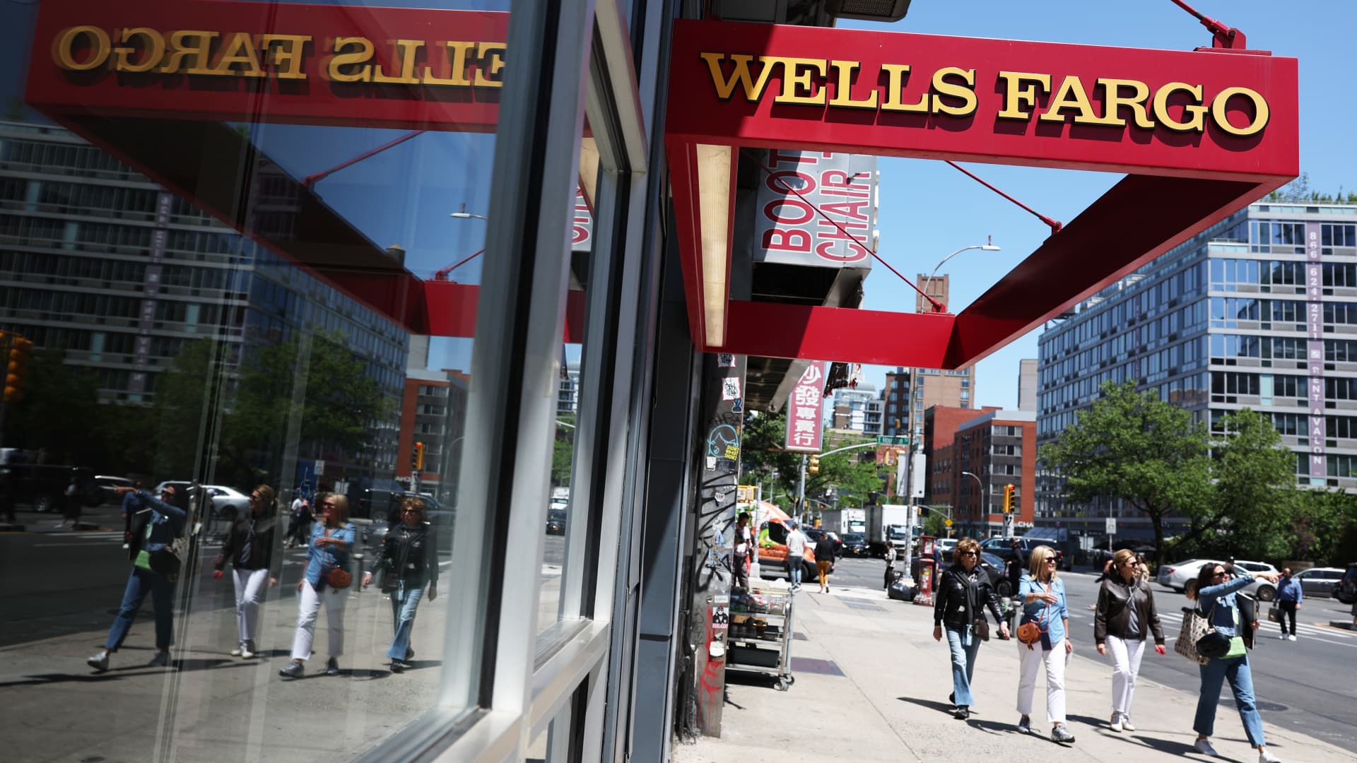 Jim Cramer's top 10 things to watch in the stock market Friday