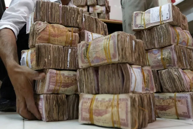 Yemen curbs currency slide but faces severe cash crunch, public struggles intensify